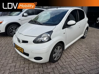 Toyota Aygo 1.0-12V Dynamic Navigator / Airco / Elek ramen / Navigatie / Documentatie en boekjes aanwezig.