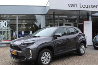 Hoofdafbeelding Toyota Yaris Cross Toyota Yaris Cross 1.5 HYBRID 115 DYNAMIC APPLE/ANDROID STUUR+STOELVERW. HEAD-UP NAVI EL-ACHTERKLEP KEYLESS