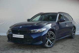 BMW 3 Serie Touring 320e xDrive M Sportpakket 18'' / Panoramadak / Elektrisch verstelbare stoelen / Active Cruise Control / HiFi System