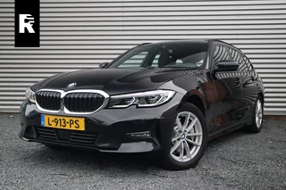BMW 3 Serie Touring 330e xDrive Panorama / Head-Up / Laser / Dode hoek / Camera / Leder / HiFi /