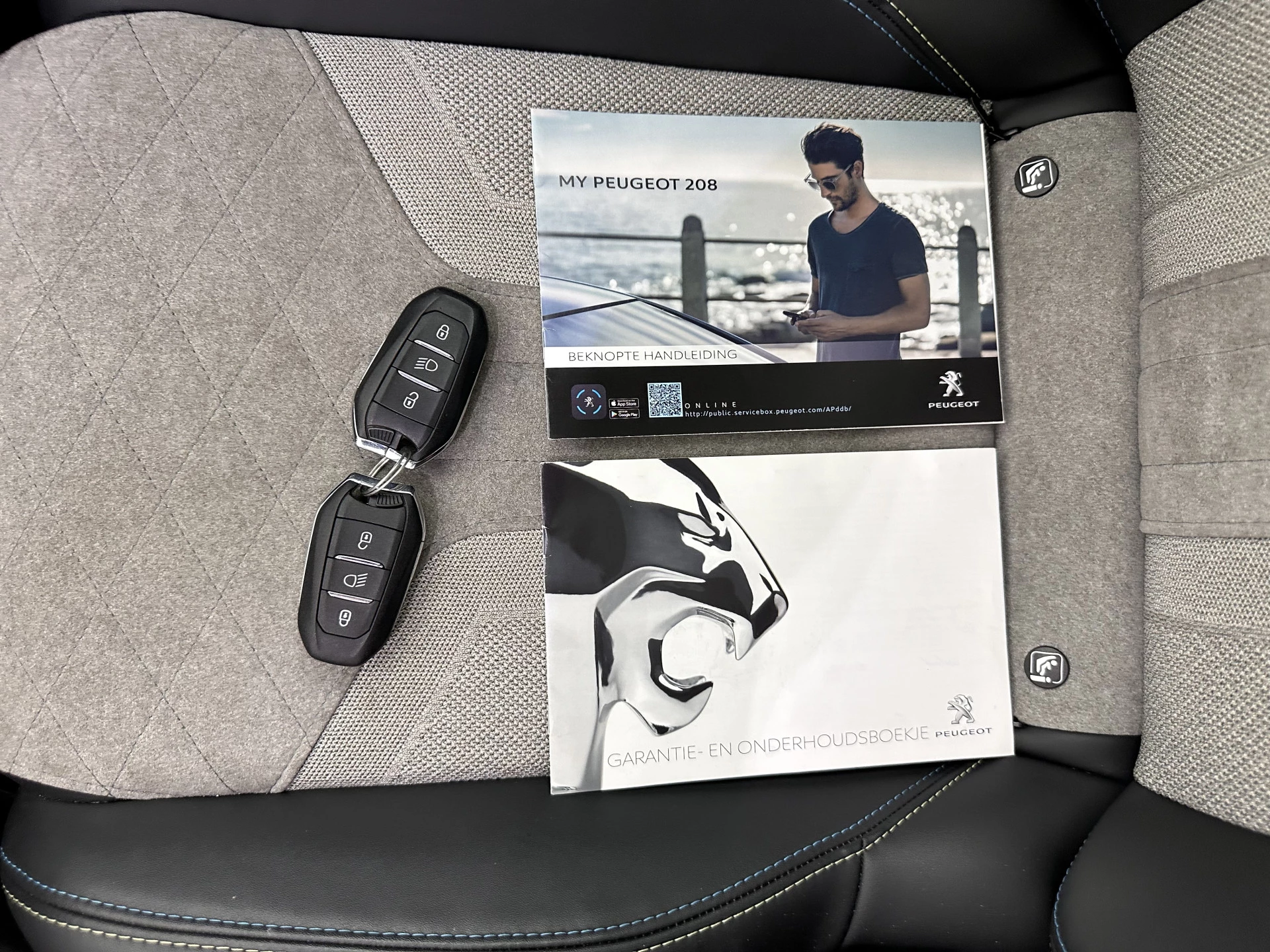 Hoofdafbeelding Peugeot e-208