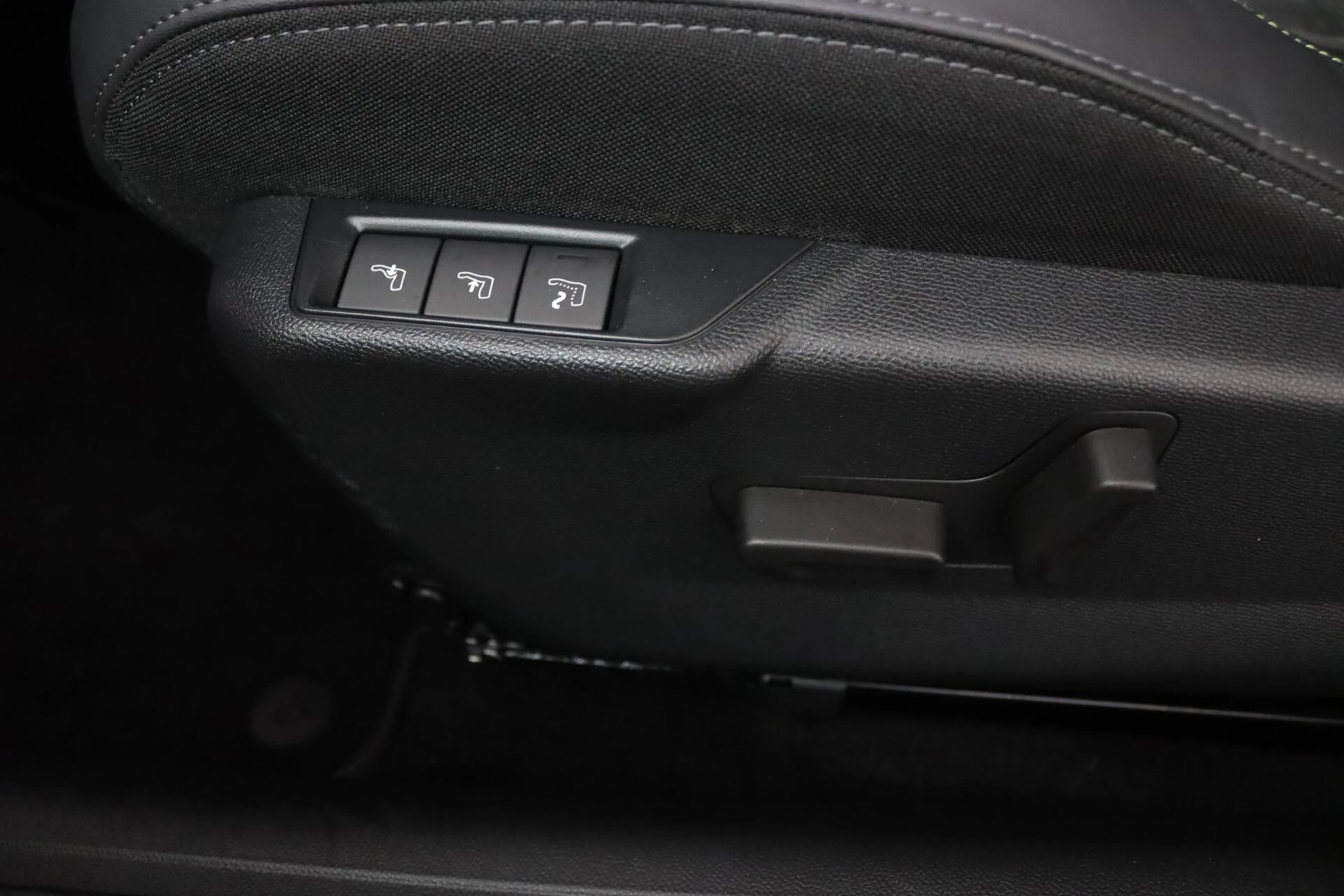 Hoofdafbeelding Peugeot e-2008