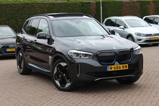 BMW iX3 High Executive 80 kWh / SoH 94,9% / Trekhaak / Panoramadak / 360Camera / Head-up / 20'' / Leder / Harman Kardon / Navigatie / Memory seats / Dodehoek / DAB / Stoelverwarming / Cruise Control Adaptief
