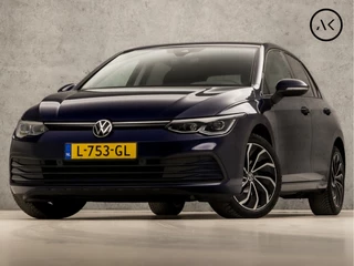 Hoofdafbeelding Volkswagen Golf Volkswagen Golf 1.5 TSI Sport (4 CILINDER, APPLE CARPLAY, GROOT NAVI, MEMORY SEATS, ALCANTARA, STUUR/STOELVERWARMING, SFEERVERLICHTING, GETINT GLAS, ADAPTIVE CRUISE, NIEUWSTAAT)