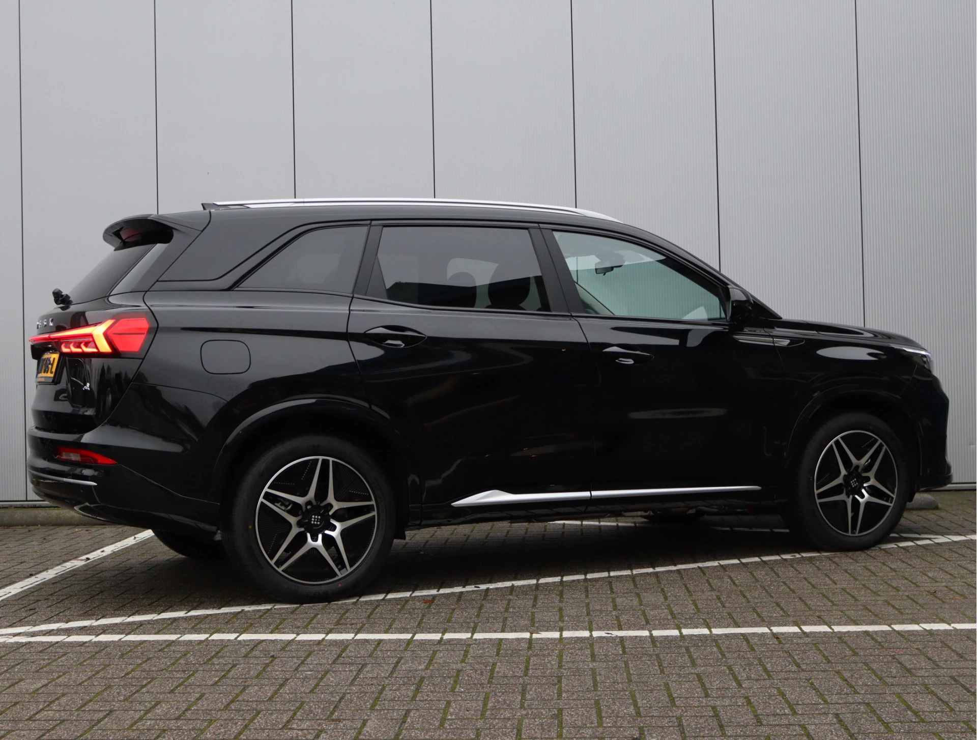 Hoofdafbeelding DFSK E5 PHEV