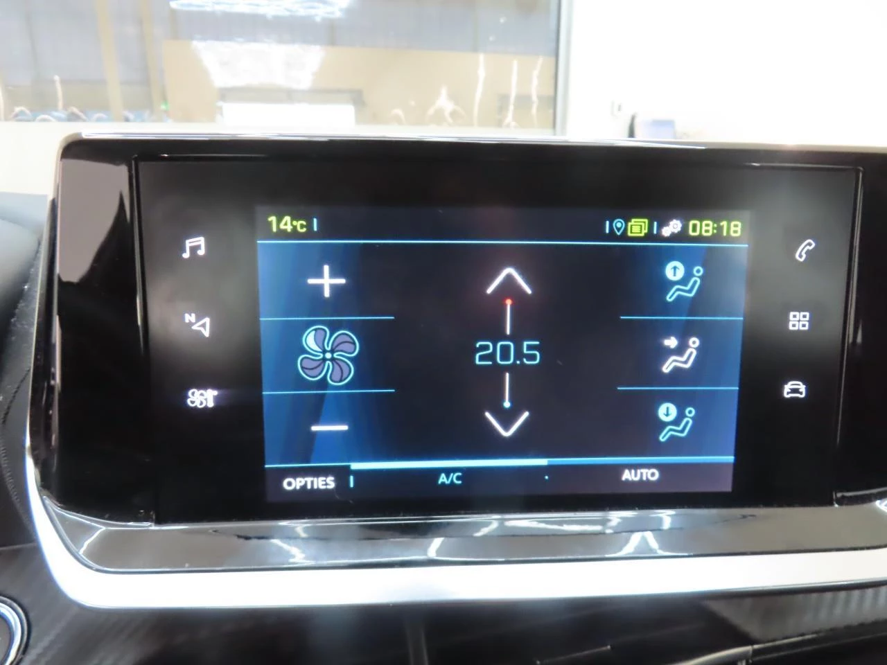 Hoofdafbeelding Peugeot e-208