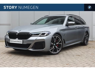 BMW 5 Serie Touring 530e High Executive M Sport Automaat / Panoramadak / Trekhaak / Laserlight / M Multifunctionele Stoelen / Achteruitrijcamera / Head-Up / Comfort Access