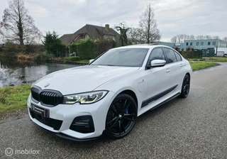 BMW 3-serie 330e M-pakket / Pano / HUD / / Memory / Full