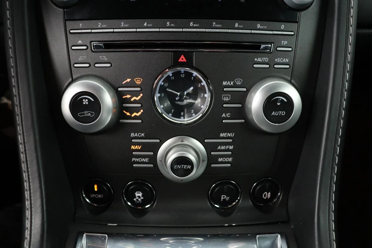 Hoofdafbeelding Aston Martin V12 Vantage