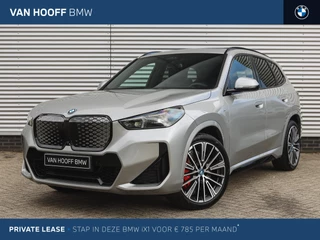 BMW iX1 eDrive20 M Sport / Panoramadak / Trekhaak / Sportstoelen / Adaptieve LED / M Adaptief onderstel / Head-Up / Parking Assistant Plus