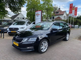 Hoofdafbeelding Škoda Octavia Škoda Octavia COMBI 1.0 TSI STYLE AUTOMAAT / AIRCO-ECC / CARPLAY / TREKHAAK / PDC
