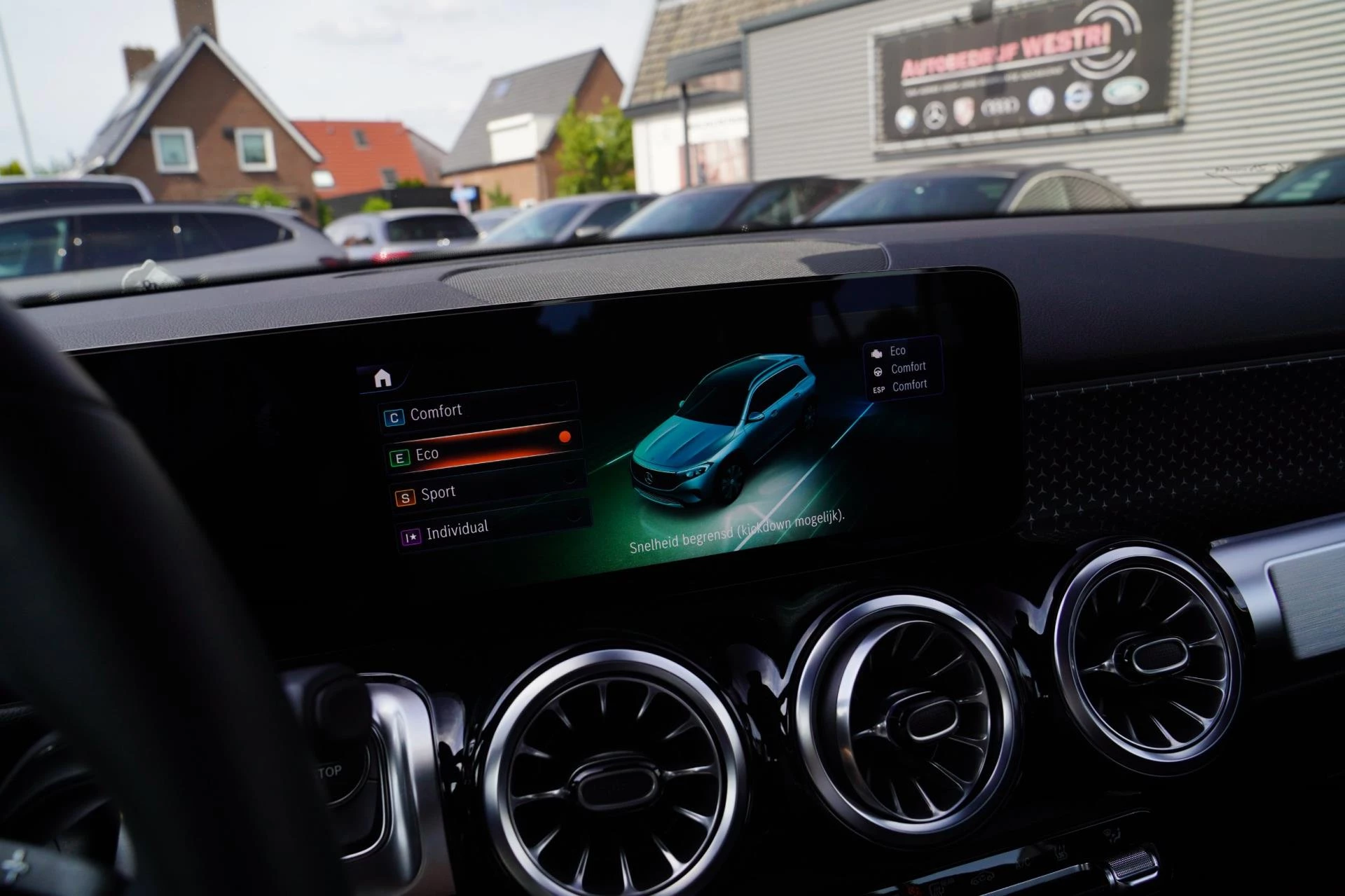 Hoofdafbeelding Mercedes-Benz EQB
