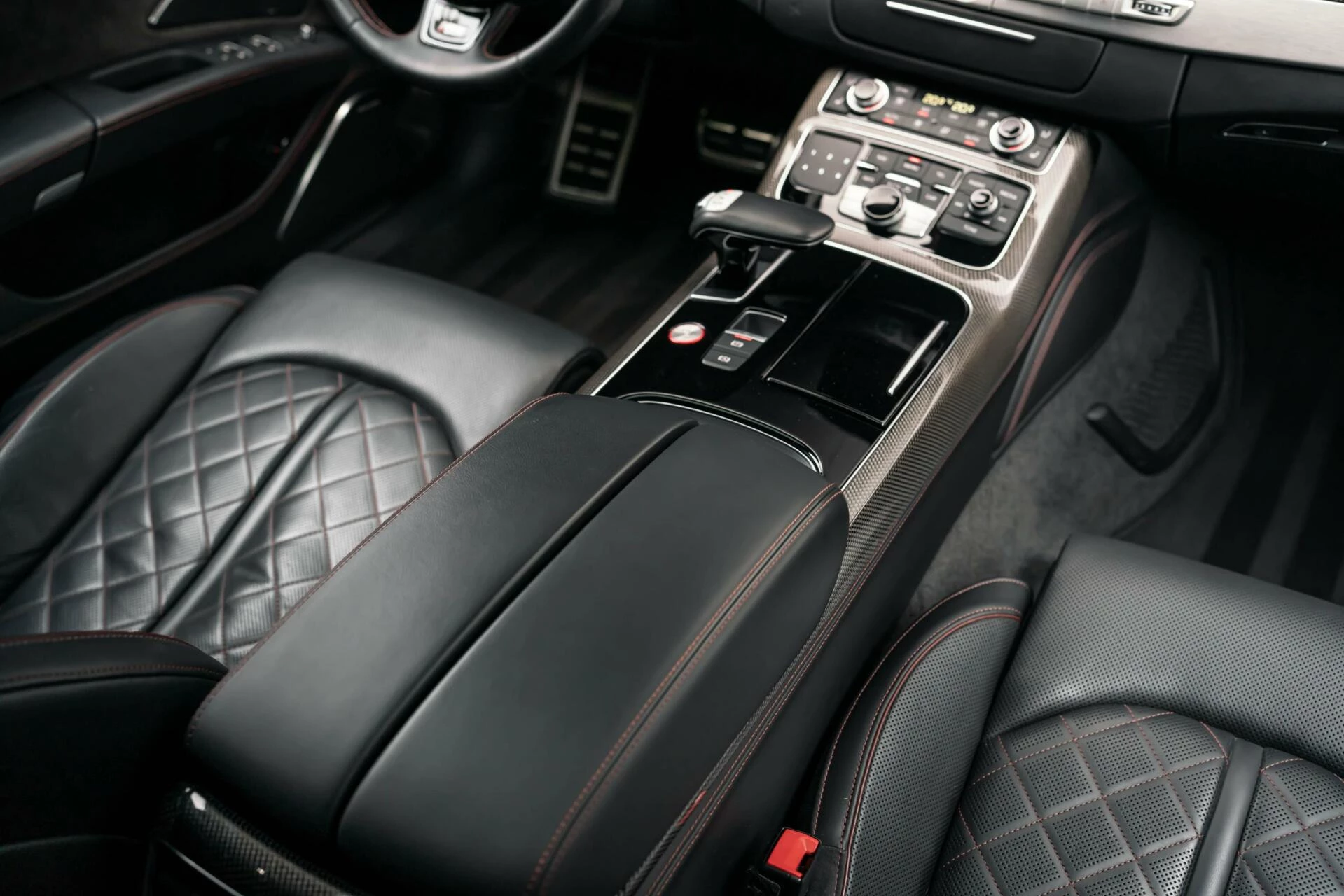 Hoofdafbeelding Audi S8