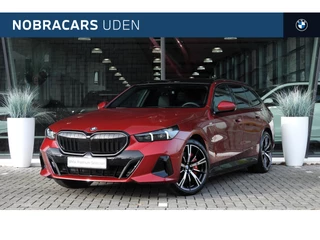 BMW 5 Serie Touring 550e xDrive M Sport Automaat / Trekhaak / Panoramadak / Comfort Access / Stoelventilatie / Adaptieve LED / Bowers & Wilkins