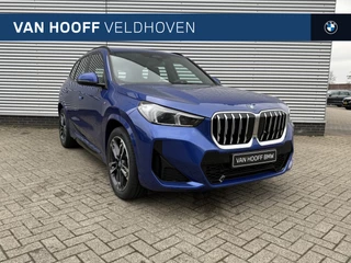 BMW X1 xDrive25e M Sport Automaat / Trekhaak / Sportstoelen / Adaptieve LED / M Adaptief onderstel / Comfort Access / Parking Assistant / Stoelverwarming