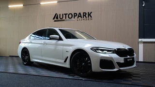 BMW 5-serie 530e High Executive M-Sport/Schuifdak/Nightpakket/Sfeerverlichting/Carplay/DealerOnderhouden/Garantie 2027/Vol!