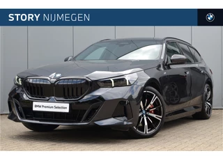 Hoofdafbeelding BMW 5 Serie BMW 5 Serie 550e xDrive High Executive M Sport Automaat / Panoramadak / Trekhaak / Adaptief onderstel / Comfort Access / Stoelverwarming / Adaptieve LED / Parking Assistant Plus / Harman-Kardon