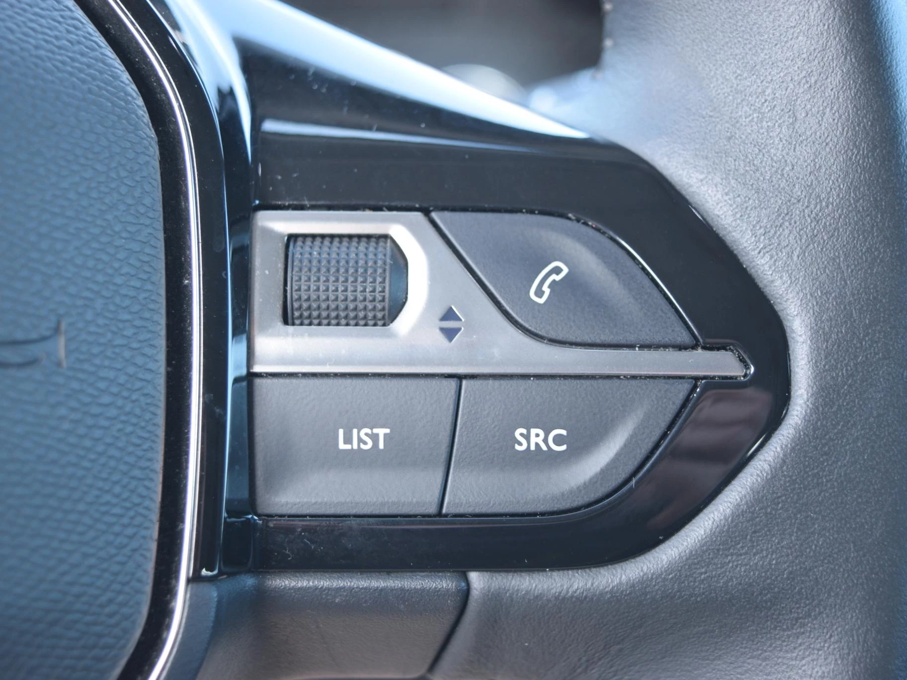 Hoofdafbeelding Peugeot e-2008