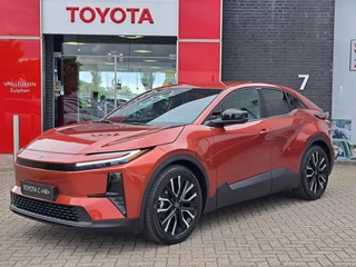 Hoofdafbeelding Toyota C-HR+ Toyota C-HR+ First Edition 77 kWh NIEUW DIRECT LEVERBAAR STOEL/STUUR VERWARMING AD-CRUISE CONTROL ELEK. ACHTERKLEP 20" LM VELGEN
