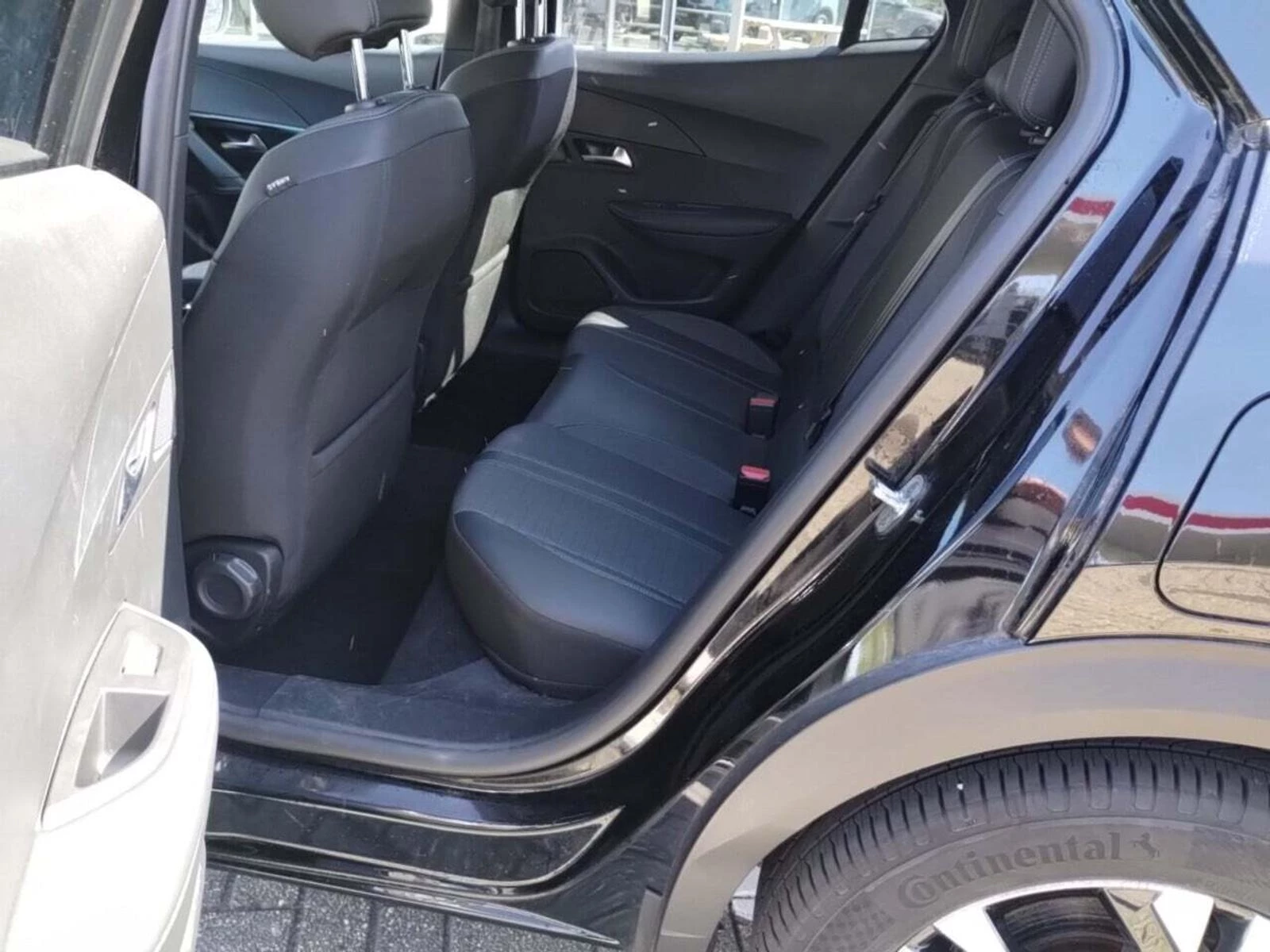 Hoofdafbeelding Peugeot e-2008