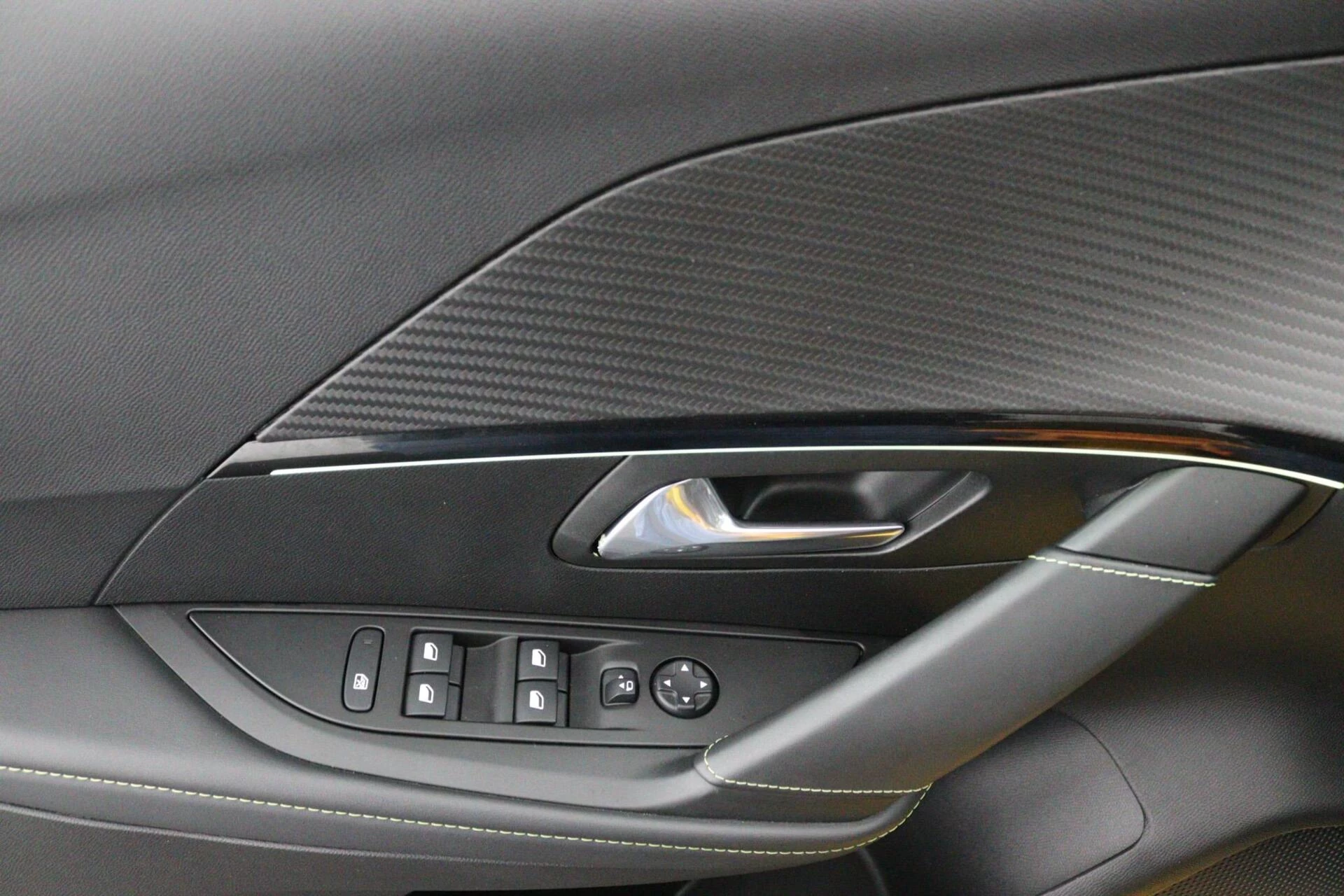 Hoofdafbeelding Peugeot e-208