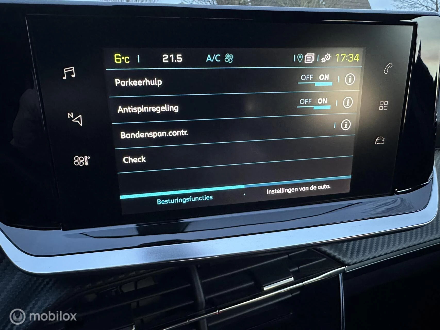 Hoofdafbeelding Peugeot e-2008