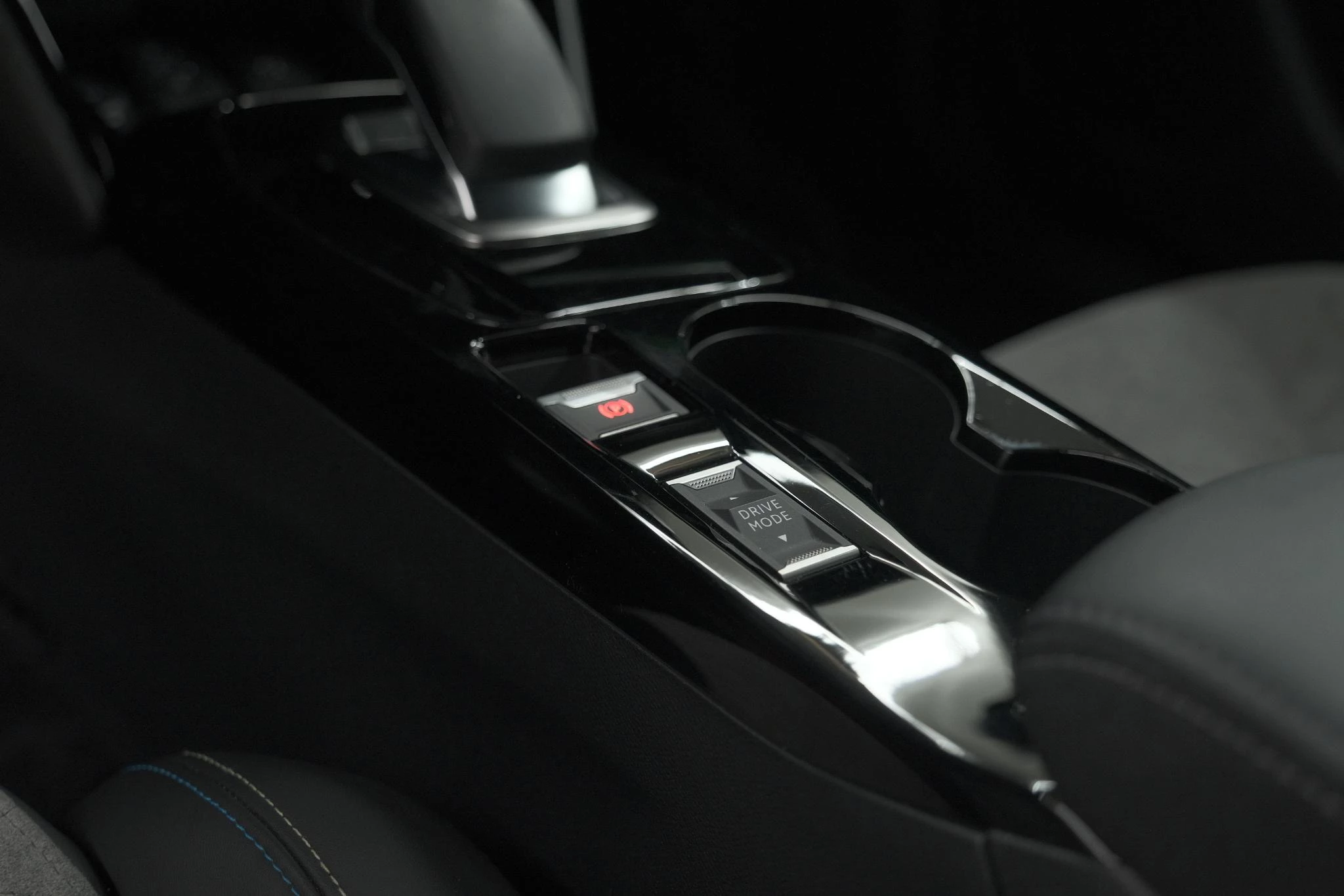 Hoofdafbeelding Peugeot e-2008