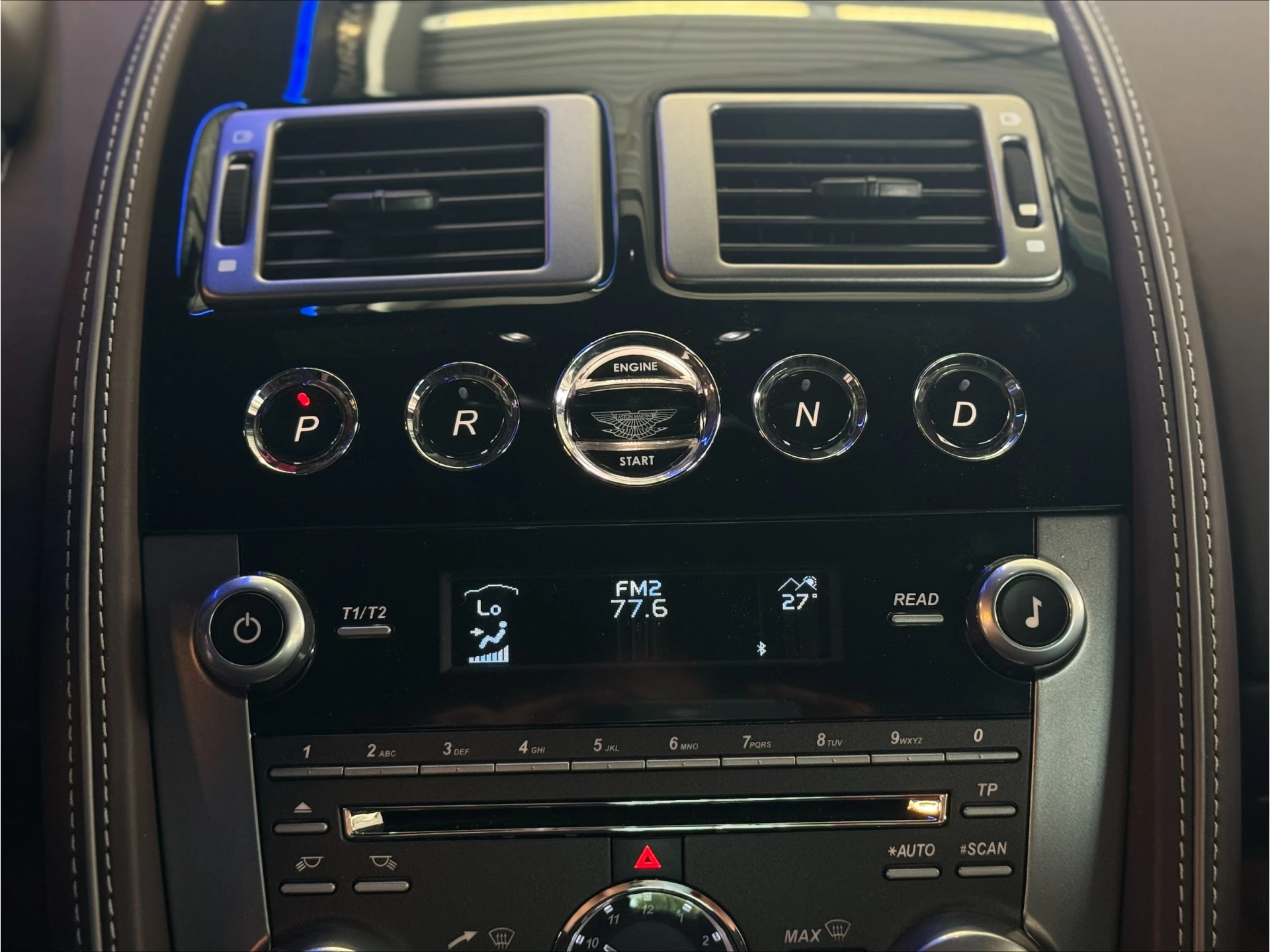 Hoofdafbeelding Aston Martin V12 Virage