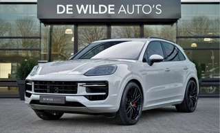 Hoofdafbeelding Porsche Cayenne Porsche Cayenne 3.0 S E-Hybrid SportDesign 520pk Krijt Pano SoftClose Trekhaak Head-up InnoDrive Keyless 360-camera Bose