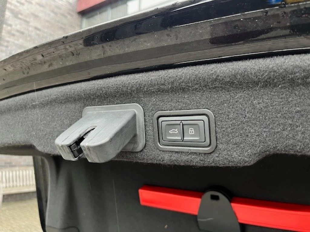 Hoofdafbeelding Audi S8