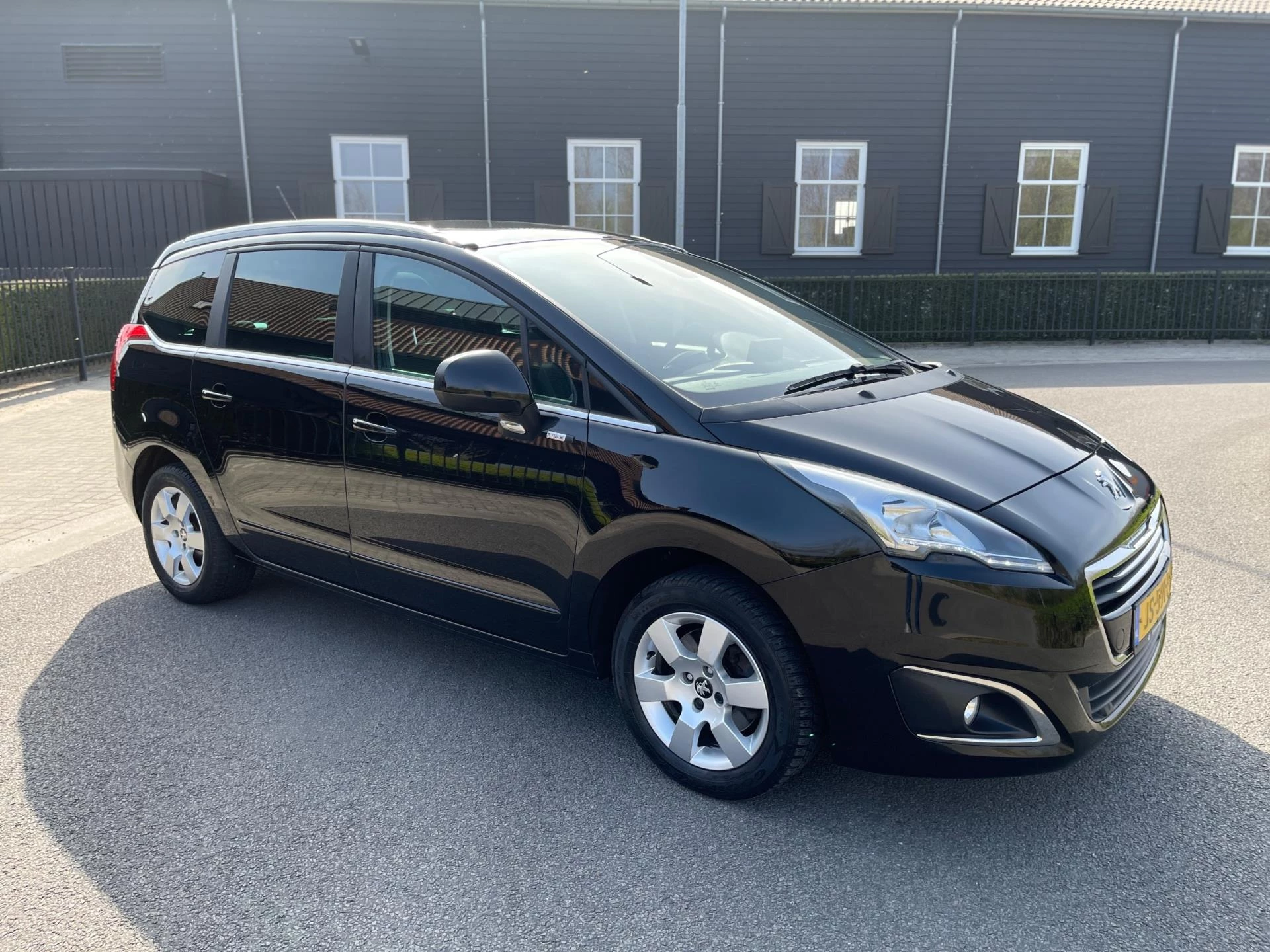 Hoofdafbeelding Peugeot 5008