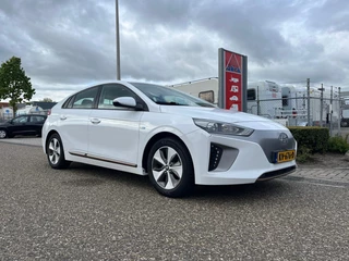 Hoofdafbeelding Hyundai IONIQ Hyundai IONIQ Comfort EV | SOH 93,8% | Adap. Cruise Control | Carplay | Camera | Infinity geluidsysteem | Elek. Verstelbare Spiegels