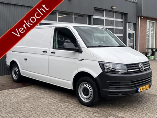 Volkswagen Transporter 2.0 TDI L2H1 Airco Cruise controle Kastinrichting Sortimo Parkeersensoren achter Telefoonvoorbereiding 2-Persoons Usb aansluiting 1e eigenaar Euro 6 Bestel Servicewagen Ladekasten Werkplaats