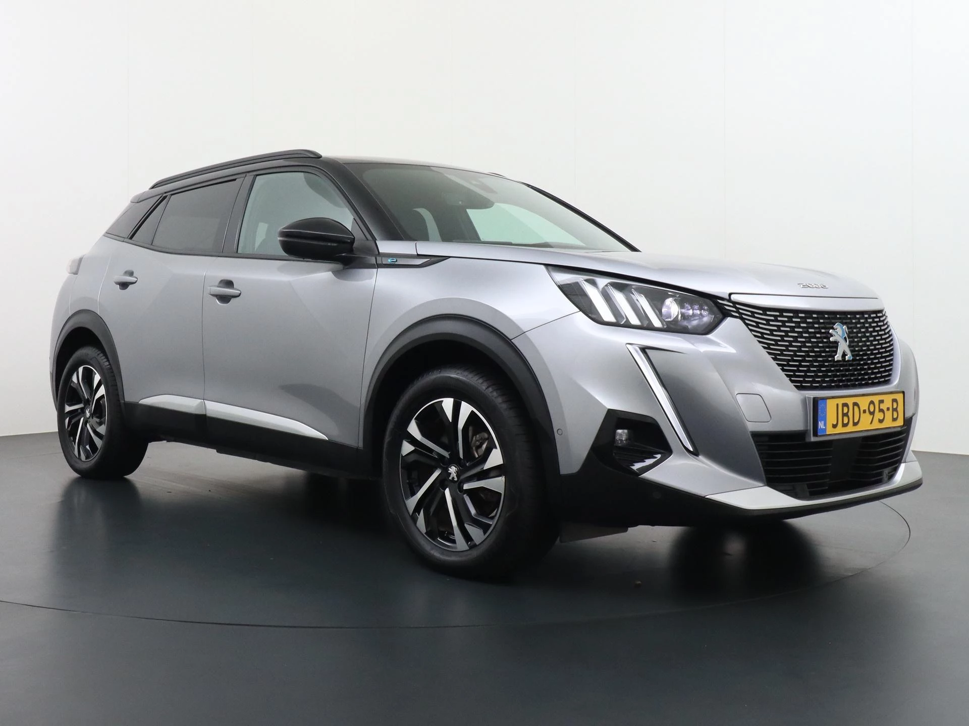 Hoofdafbeelding Peugeot e-2008