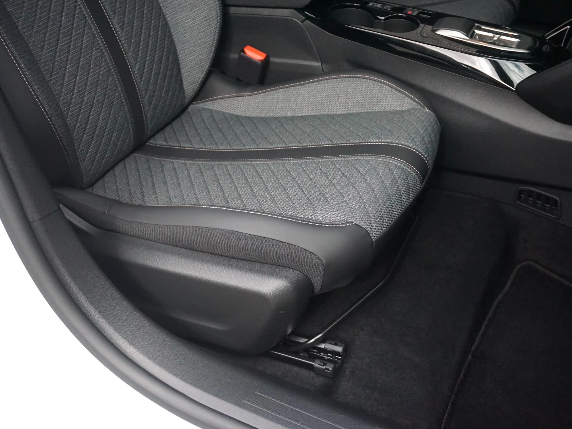 Hoofdafbeelding Peugeot e-208