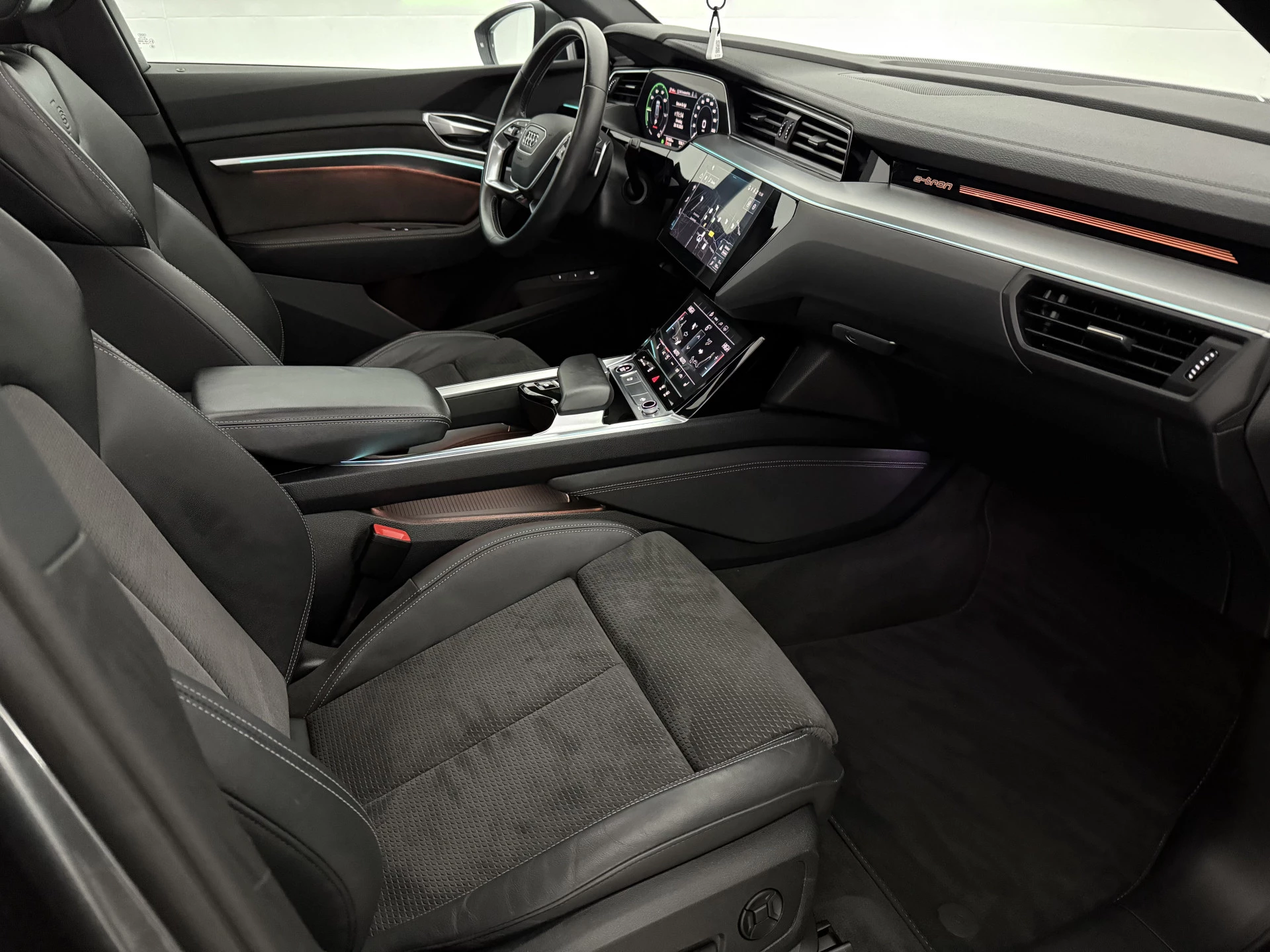 Hoofdafbeelding Audi e-tron