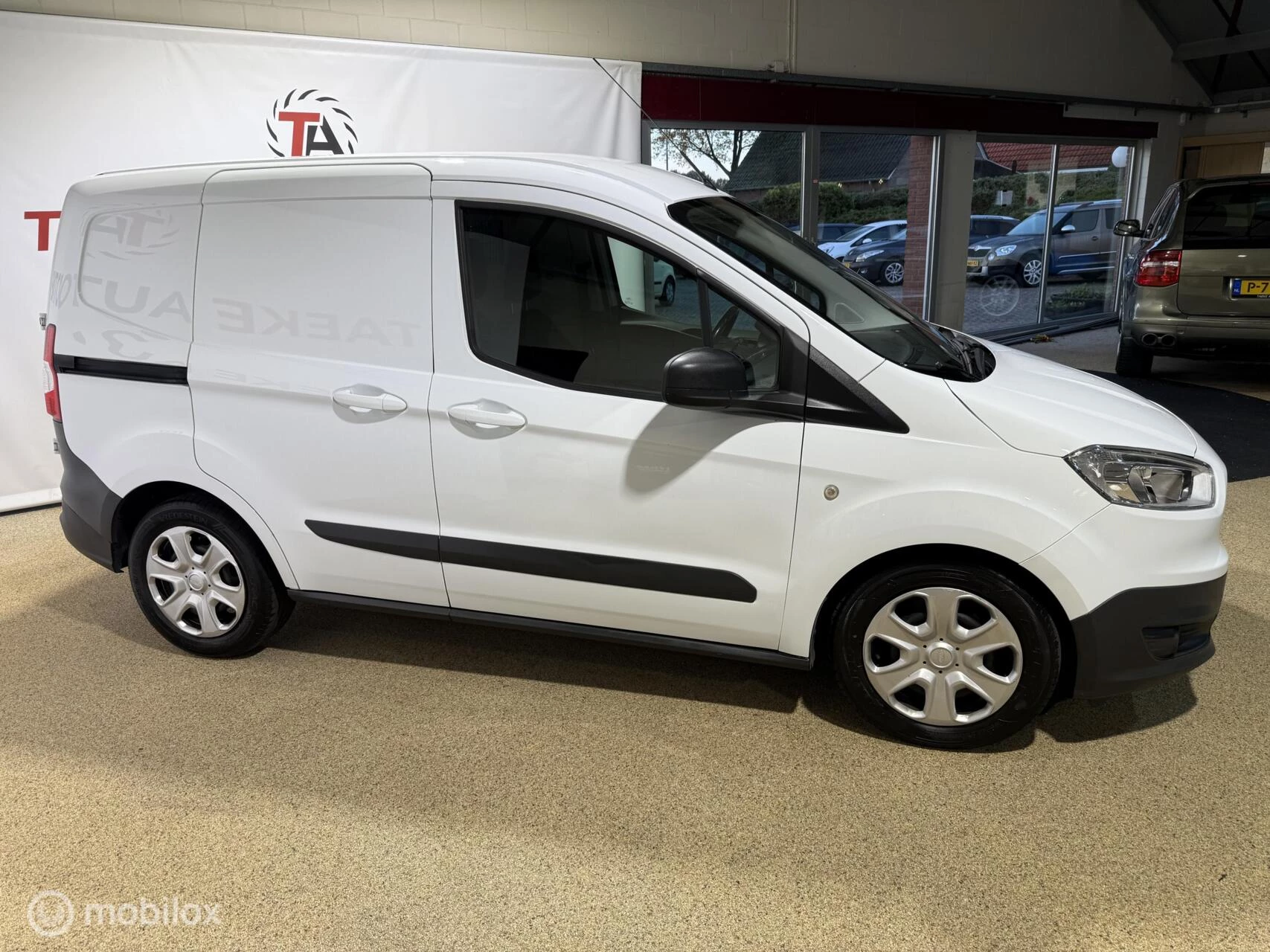 Hoofdafbeelding Ford Transit Courier