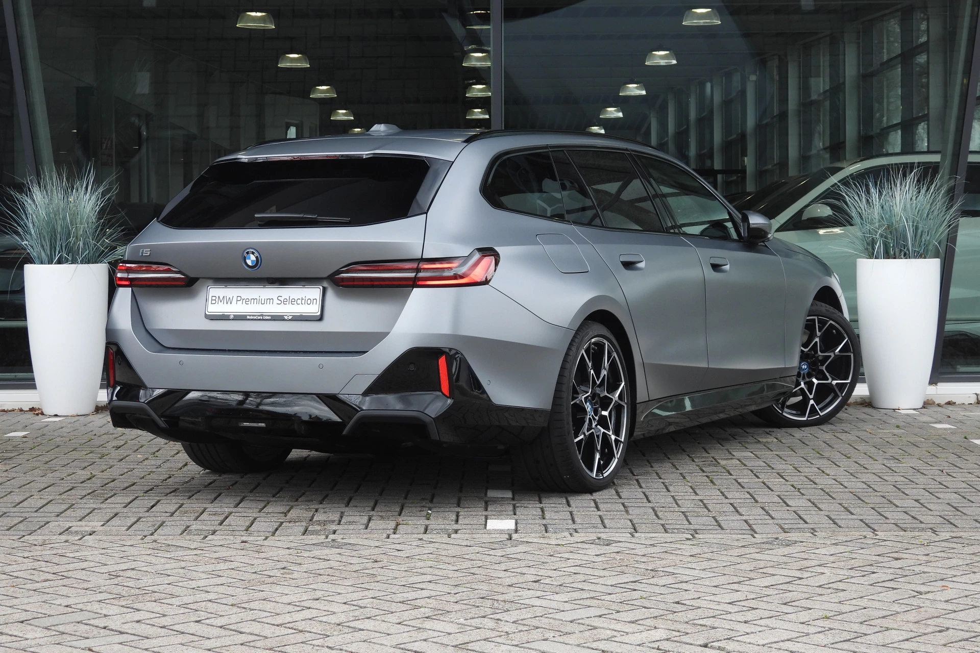 Hoofdafbeelding BMW i5