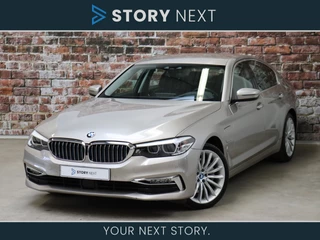 Hoofdafbeelding BMW 5 Serie BMW 5 Serie Sedan 530e High Executive Luxury Line Automaat / Navigatiesysteem Professional / Trekhaak / Driving Assistant Plus / Comfortstoelen / 19 Inch / Neerklapbare Achterbank / Leder / Head-Up Display / Stoelverwarming / Multifunctioneel Instrumentendisplay / Parkeerhulpsysteem