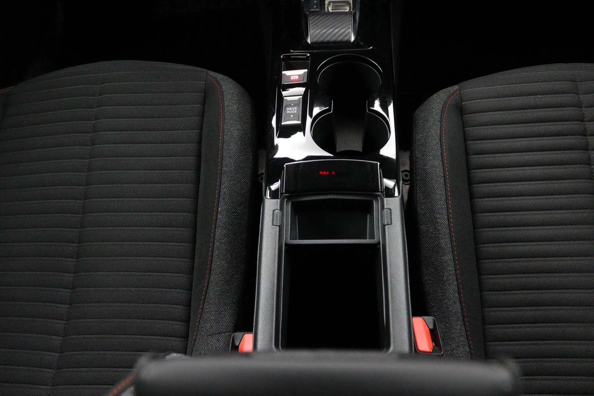 Hoofdafbeelding Peugeot e-2008