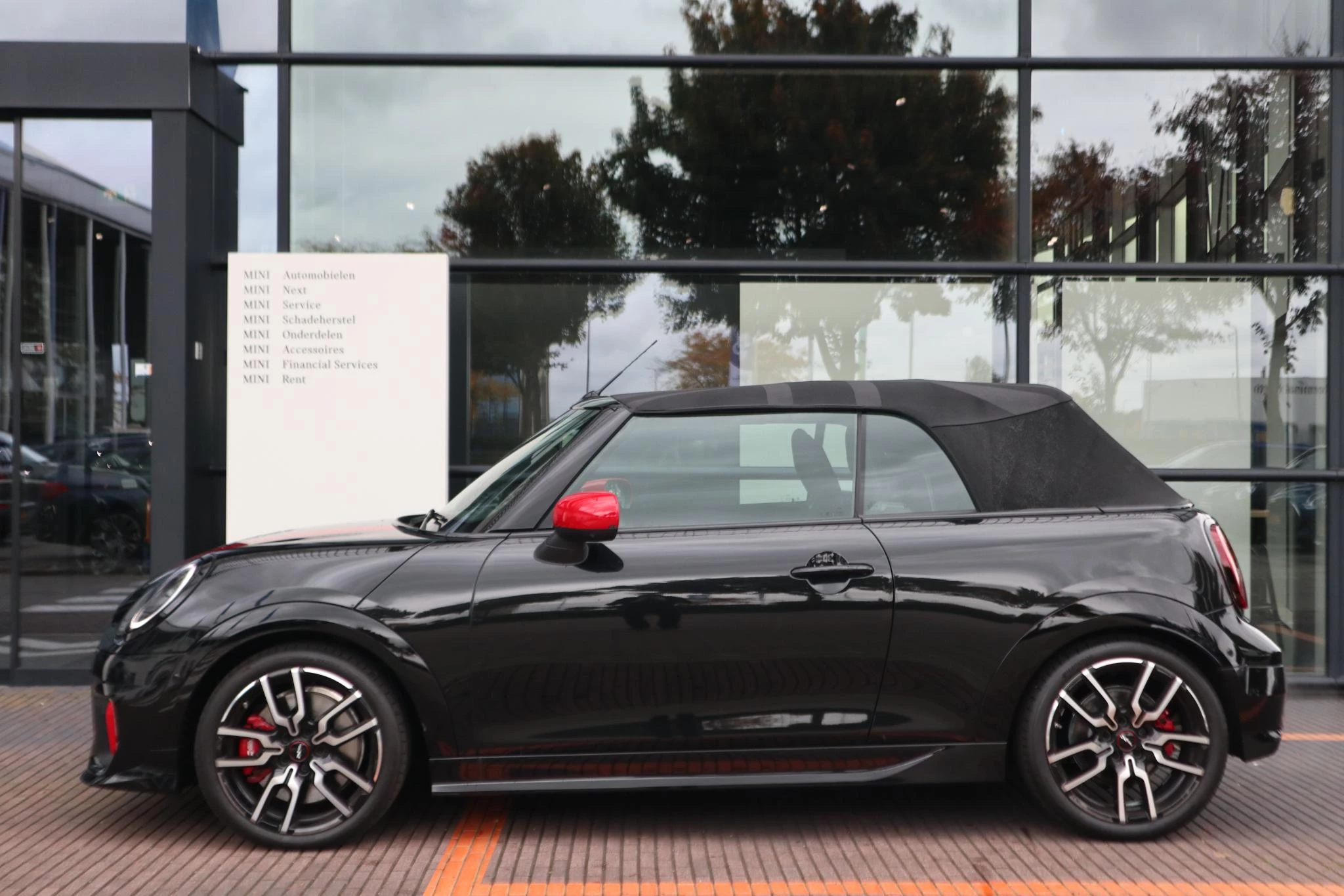 Hoofdafbeelding MINI Cabrio