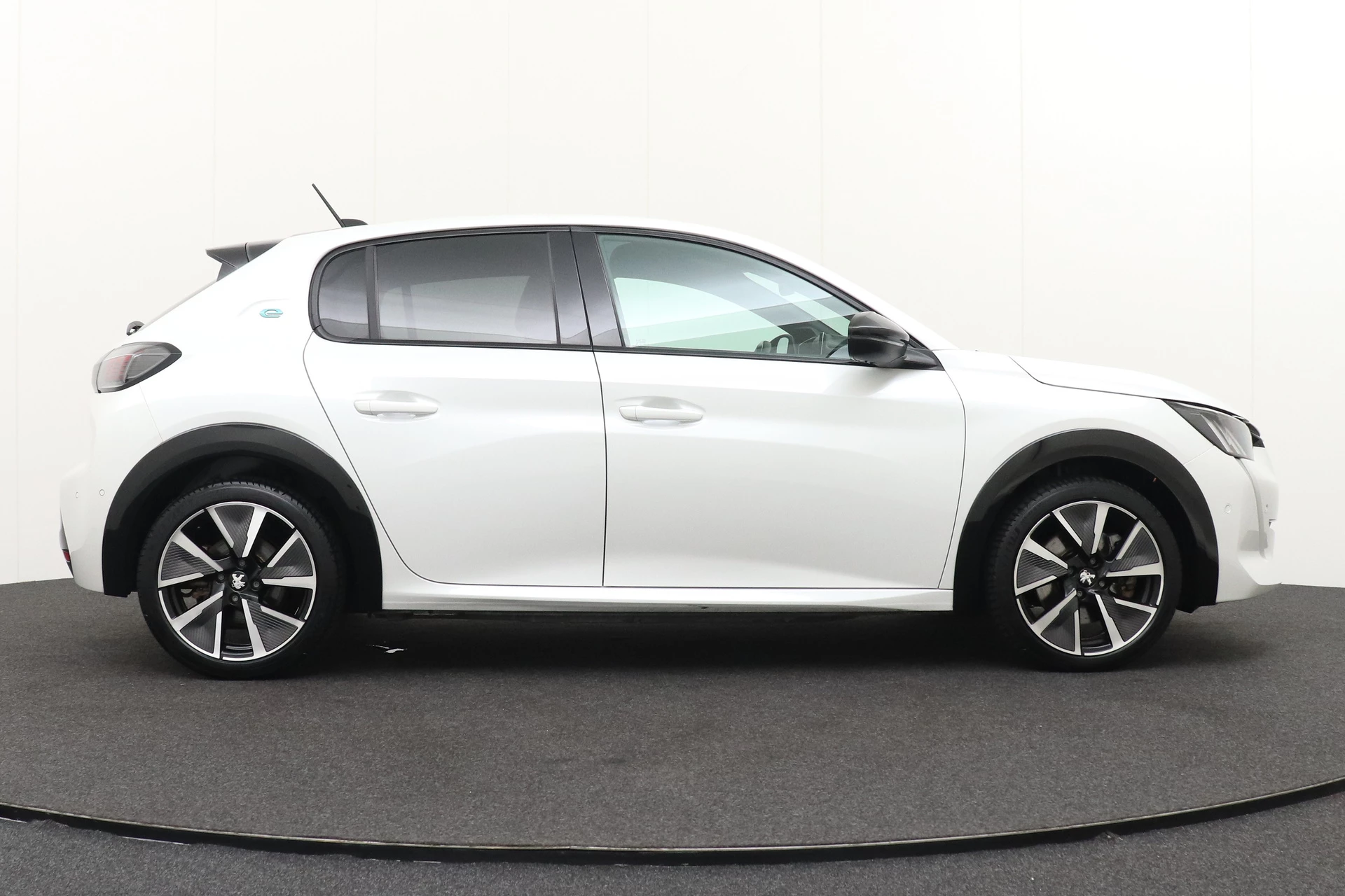 Hoofdafbeelding Peugeot e-208