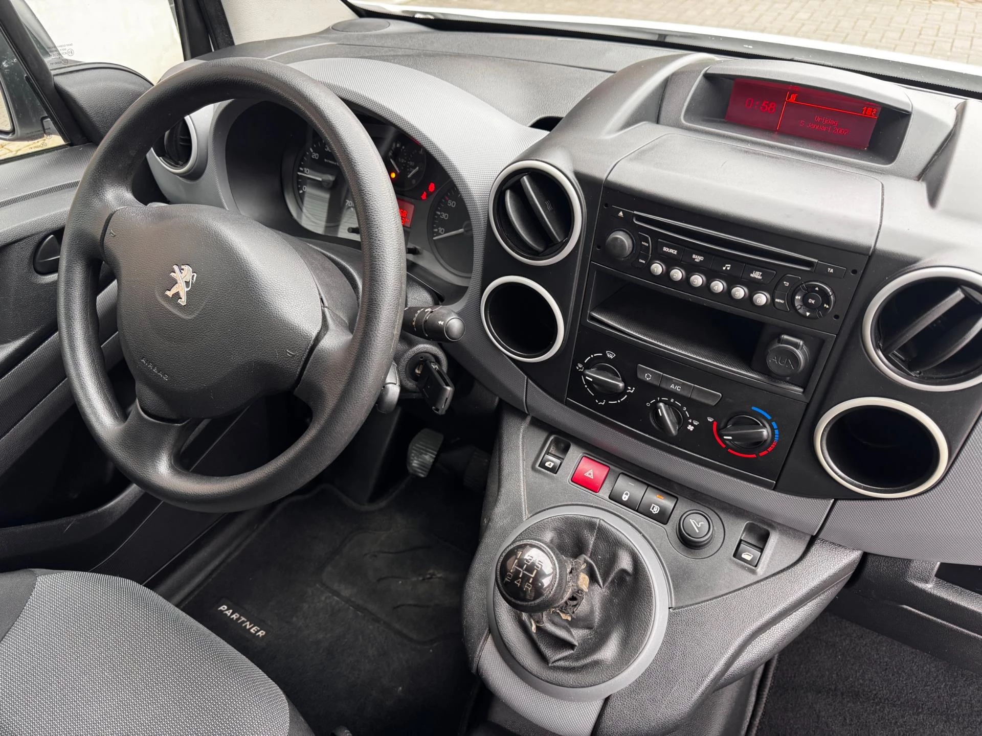 Hoofdafbeelding Peugeot Partner