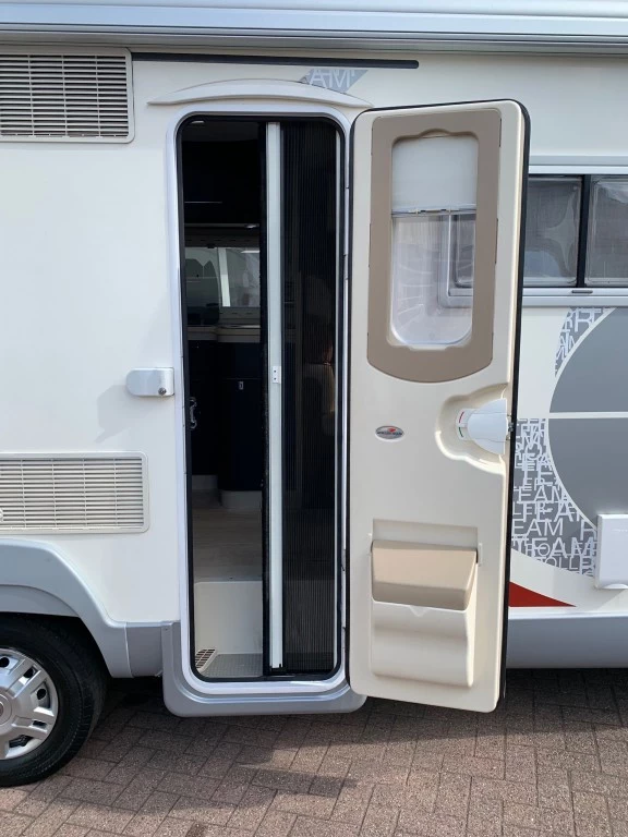 Hoofdafbeelding Roller Team T-line 255 Airco 6x Slaappl. 5 Zitpl.