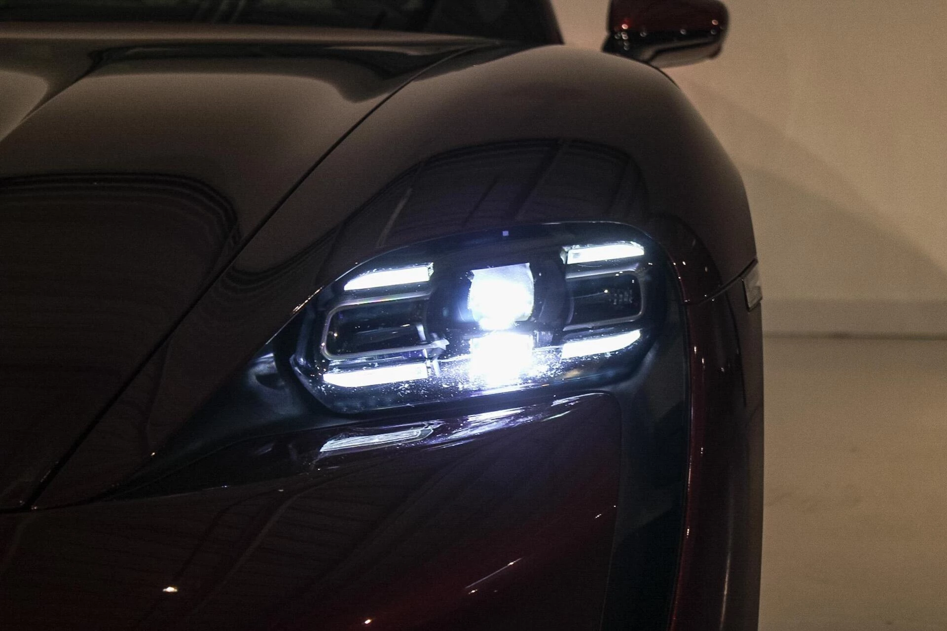 Hoofdafbeelding Porsche Taycan