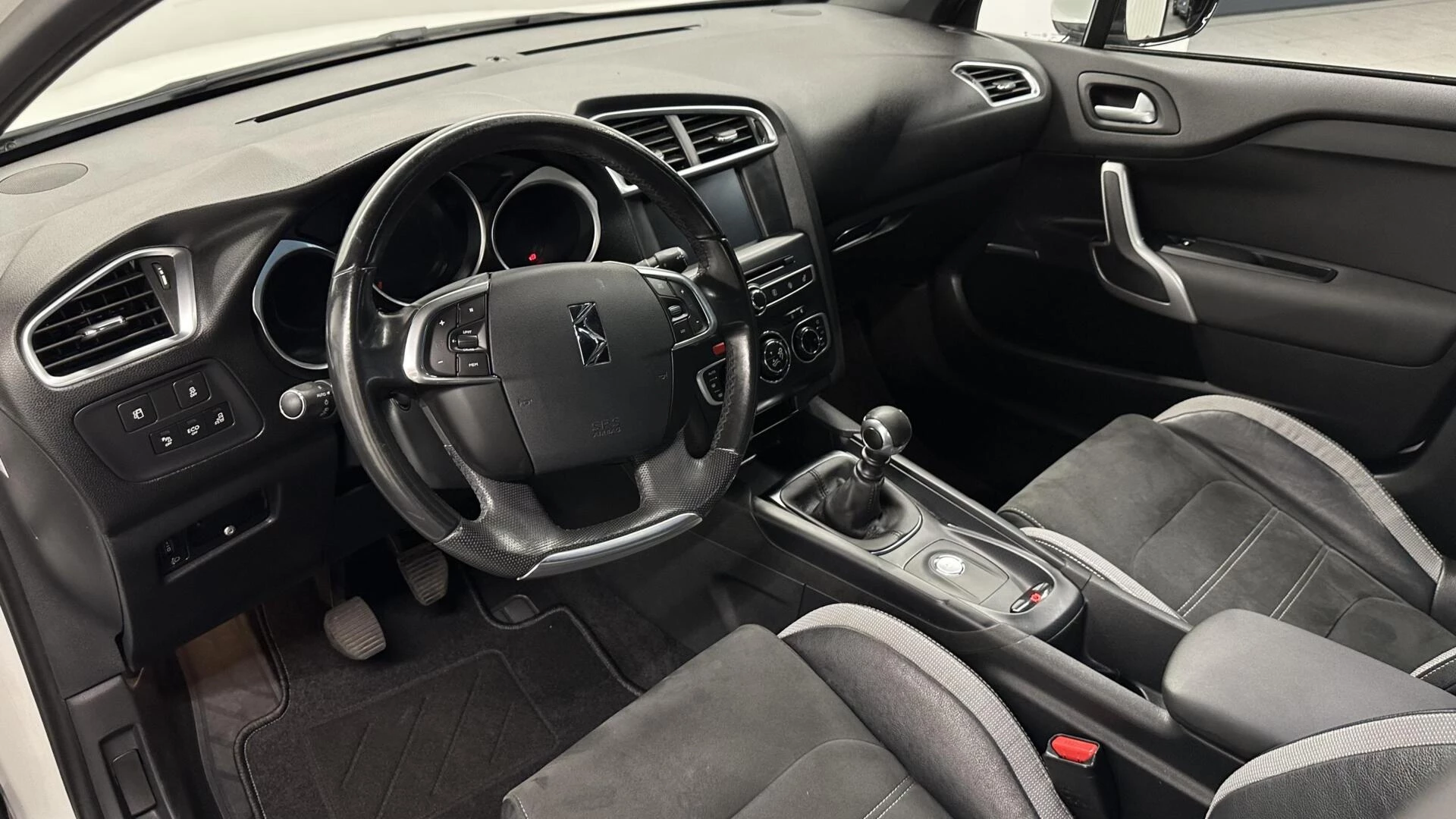 Hoofdafbeelding DS DS 4