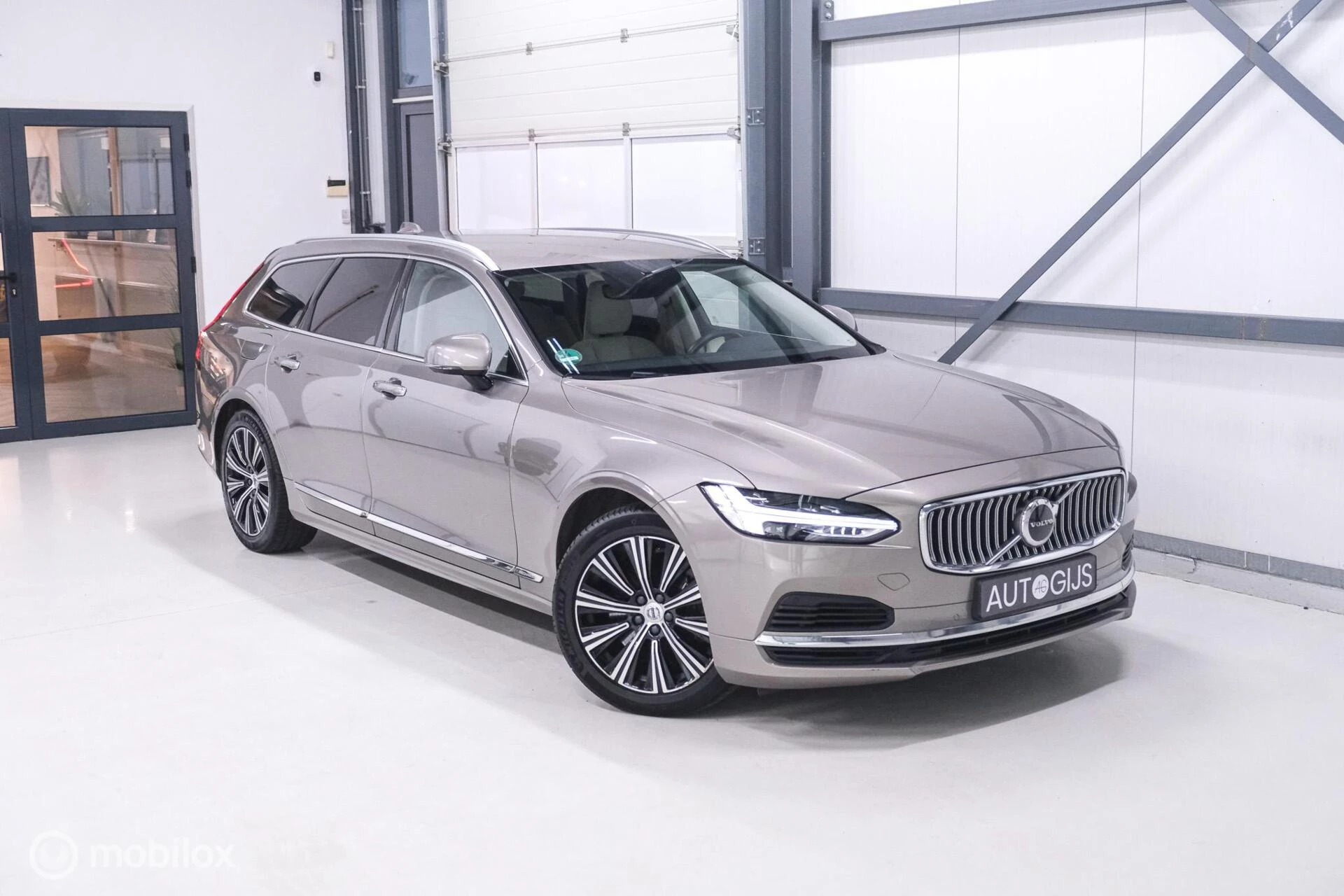 Hoofdafbeelding Volvo V90