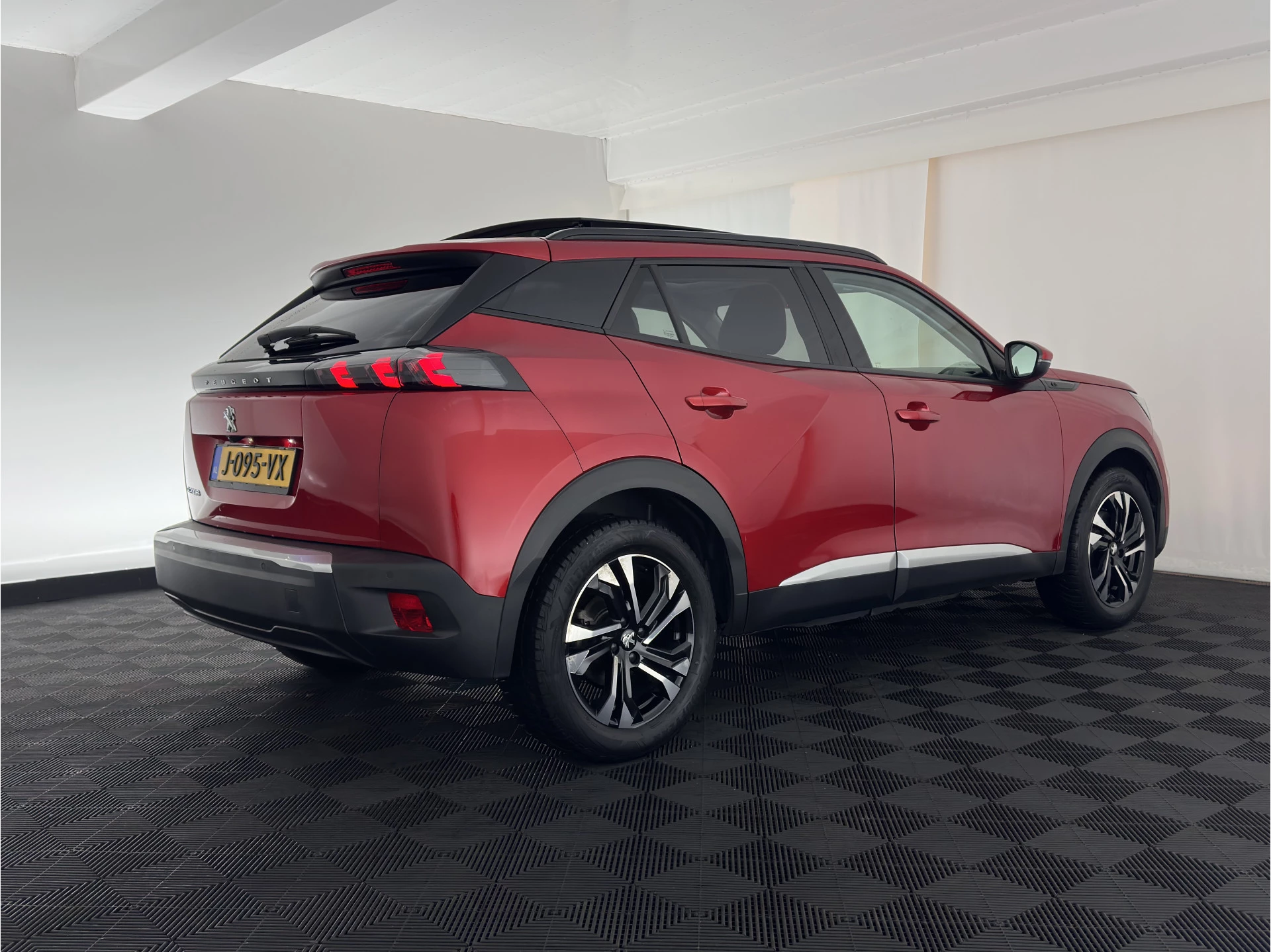 Hoofdafbeelding Peugeot e-2008