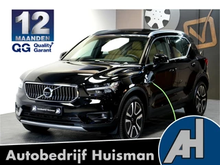 Volvo XC40 1.5 T4 Recharge 155kW/211pk DCT7 Inscription PANORAMADAK + HARMAN/KARDON + EL.TREKHAAK + CRUISE + NAPPA LEER + NAVI SENSUS + BLIS + LANE ASSIST + EL.STOELEN + STUUR-&STOELVERWARMING V&A + 360 CAMERA + KEYLESS + PARKSENSOREN V&A + 19” LM-VELGEN!!