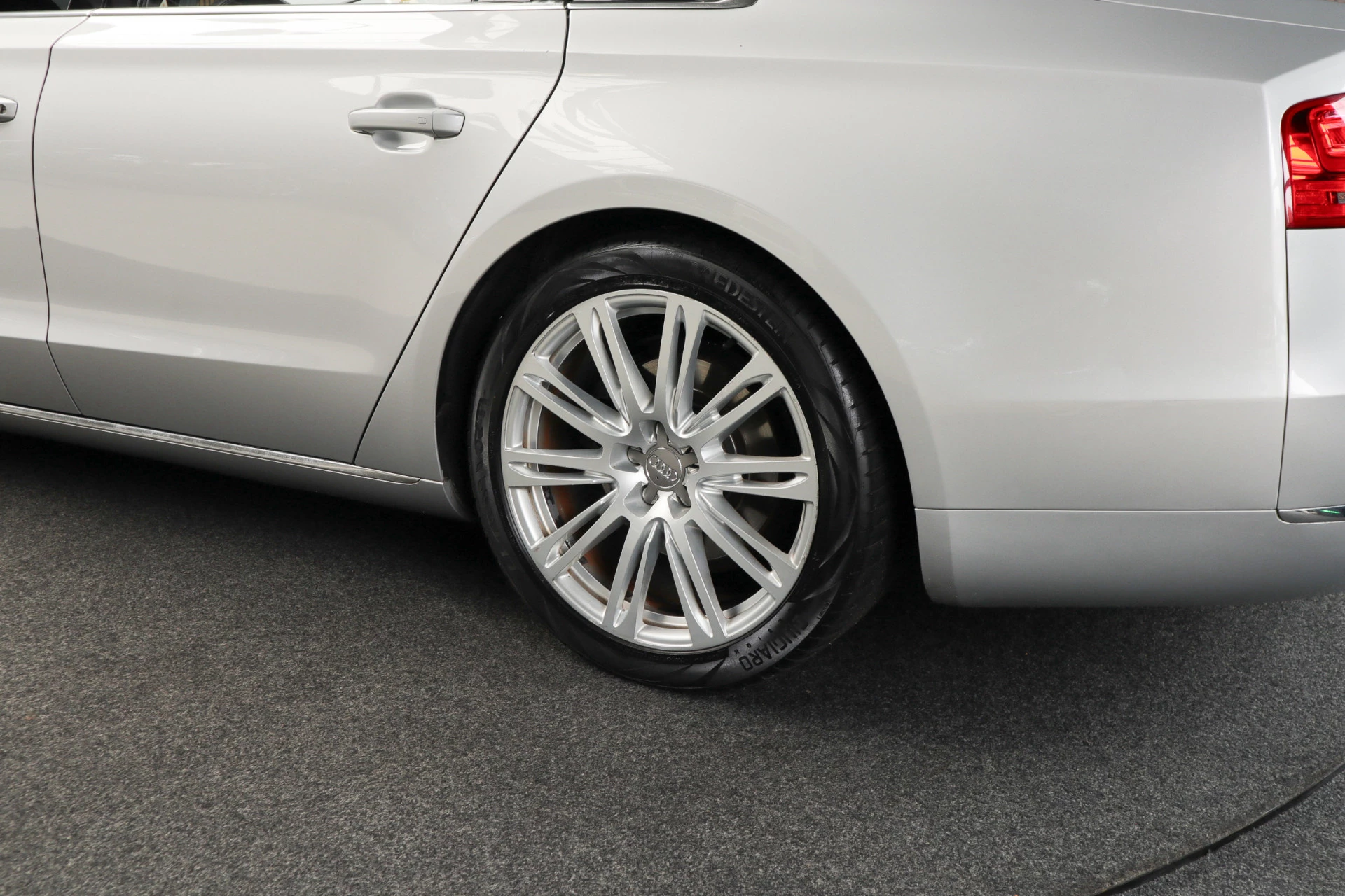 Hoofdafbeelding Audi A8